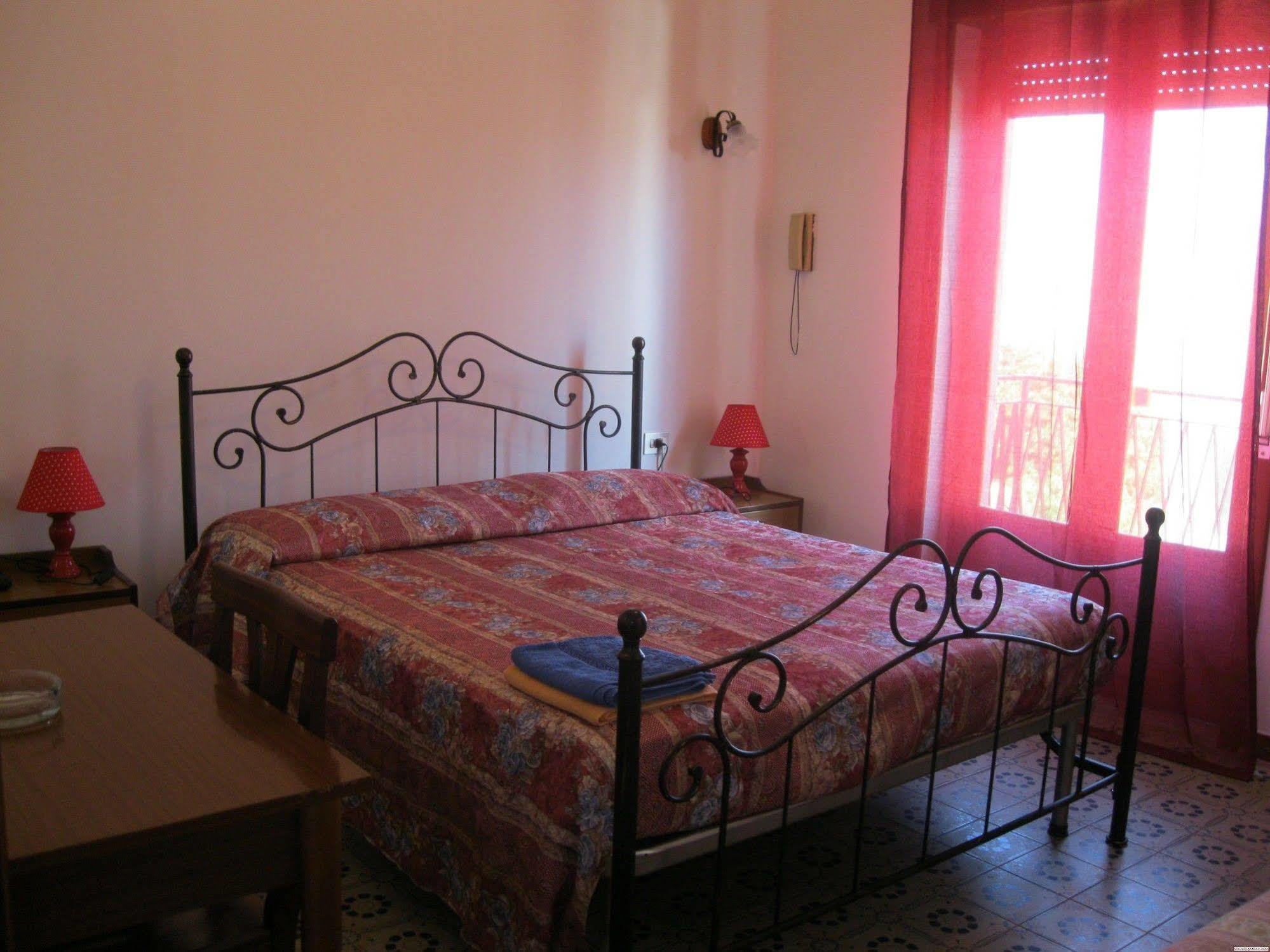 Hotel California Milazzo Buitenkant foto