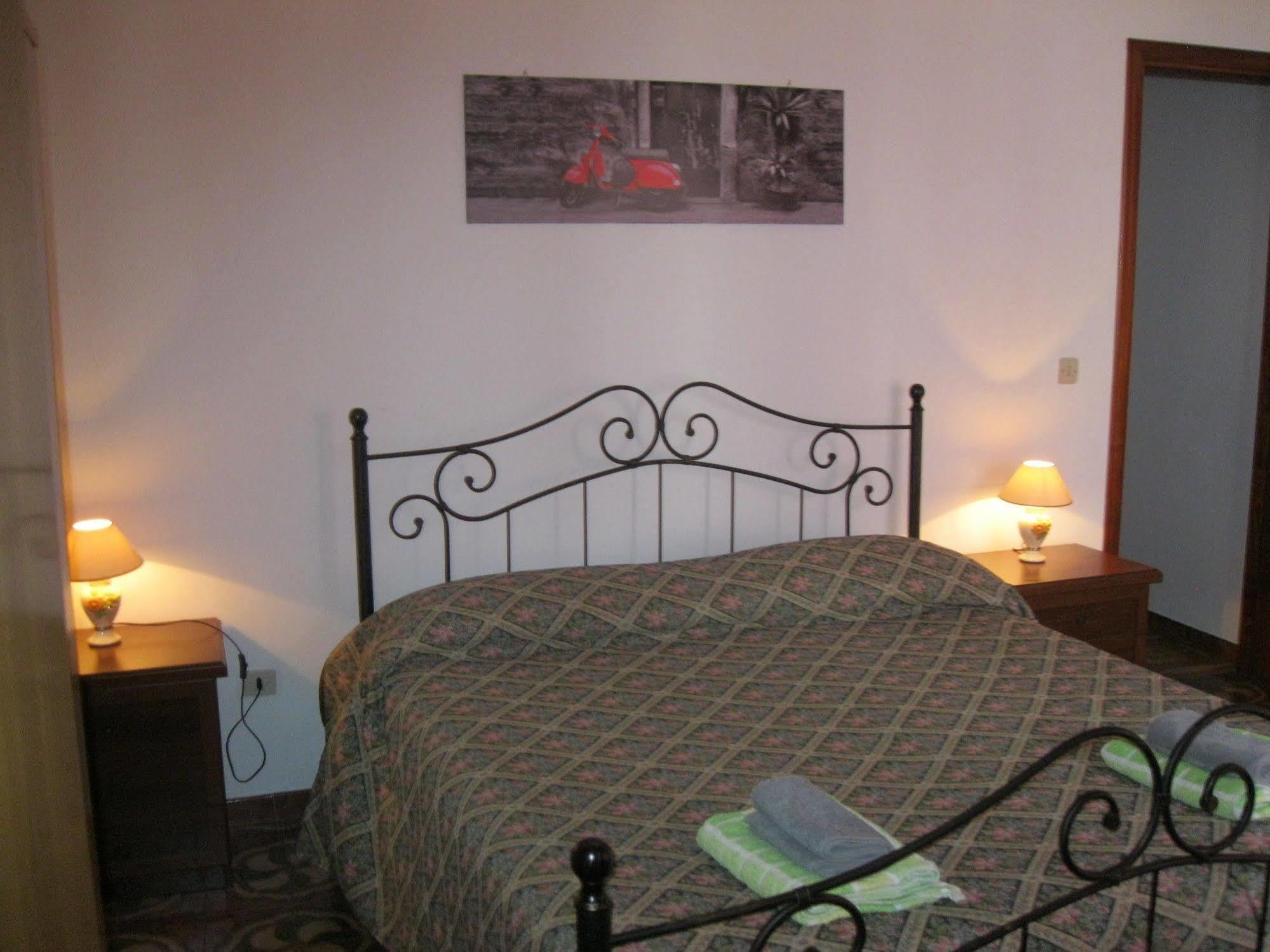 Hotel California Milazzo Buitenkant foto